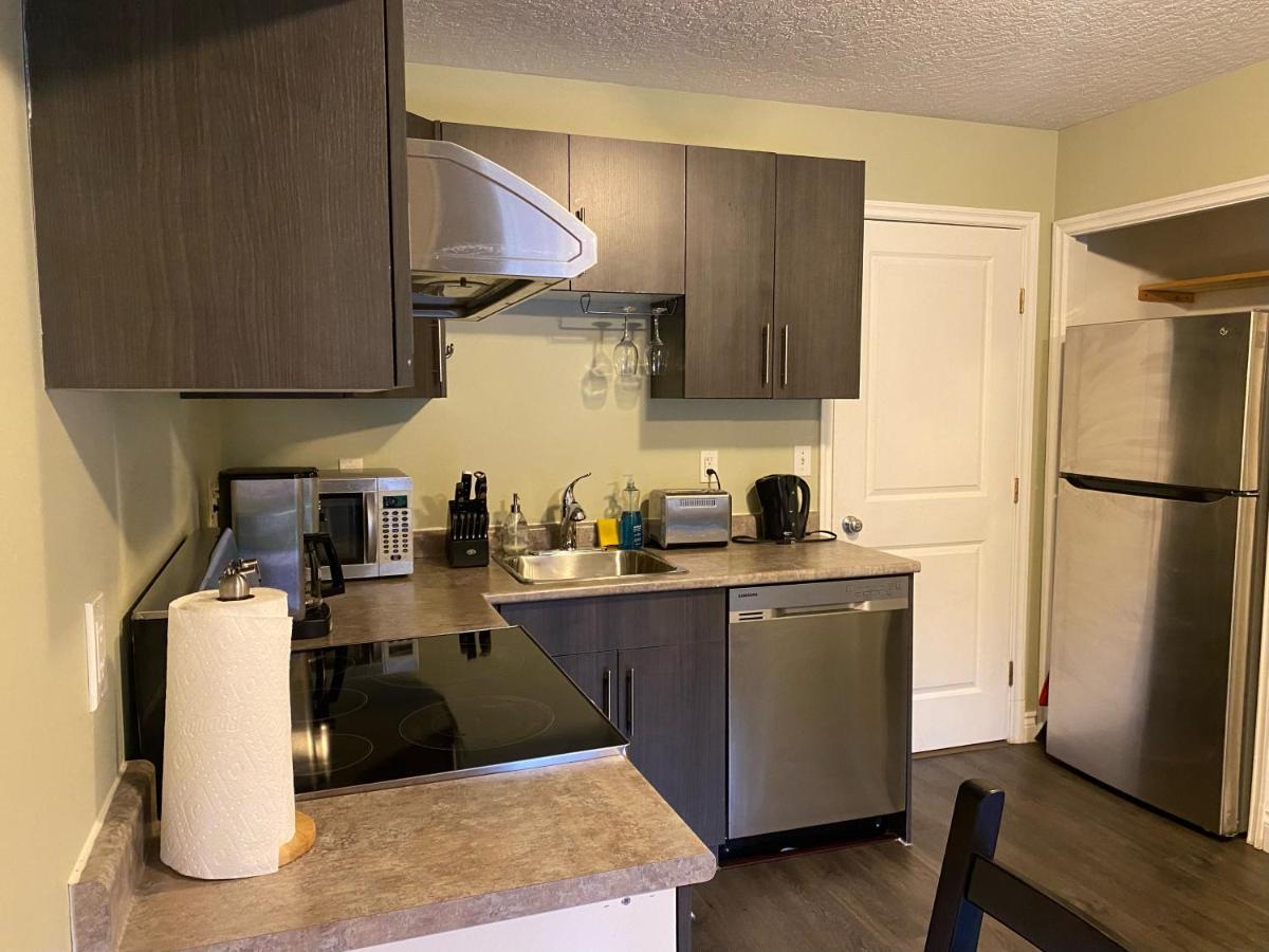 1 Bedroom Suite In Langford. Victoria Exterior photo