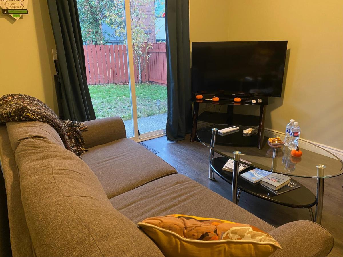 1 Bedroom Suite In Langford. Victoria Exterior photo